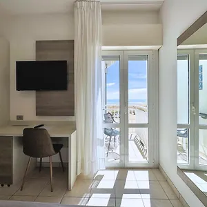 https://hotel-lux-caorle.hotelinveneto.com