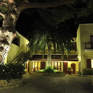https://country-hotel-vessus.in-sardinia.net